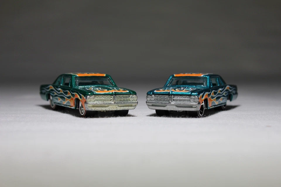 Hot Wheels 2011 Super Treasure Hunt 🔥 '64 PONTIAC GTO (комплект из 2) - Изображение 1 из 4