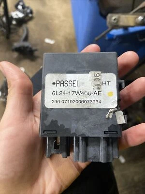 Relé módulo Ford Explorer 06-10 6L24-17W400-A Foto 1 de 4