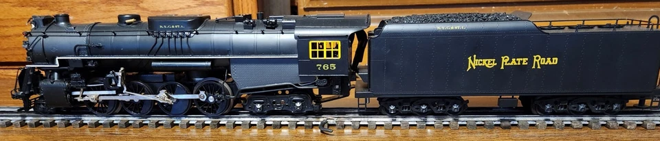 RIGHT- OF- WAY O SCALE BRASS NICKLE PLATE BERK IN GOOD COND. IN ORIGINAL BOX. - Image 1 of 4