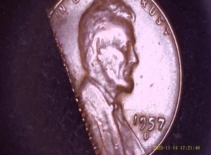 💠🪙💠1957 D Lincoln Cent ~ Defective Planchet Error plus filled Die date - Picture 1 of 8