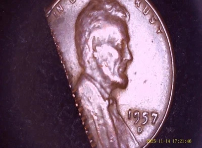 💠🪙💠1957 D Lincoln Cent ~ Defective Planchet Error plus filled Die date - Image 1 of 4
