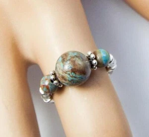 Anillo elástico plateado con cuentas de jaspe con cuentas de jaspe Cynthia Lynn "OTOÑO HUSH - Imagen 1 de 1