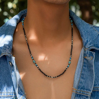 Collana a filo perline acrilico nero turchese per uomo punk  - Immagine 1 di 4