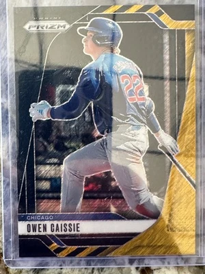 2025 PANINI - PRIZM BASEBALL OWEN CAISSIE  Gold 1/3 Cubs - Image 1 of 2
