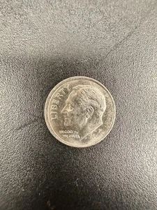 2000-P Roosevelt Dime with Off-Center Strike Error US 10 Cent Coin - Picture 1 of 8