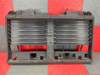 Оригинальный затвор радиатора в сборе 15–21 Dodge Ram 1500 (68274061AC) - Изображение 1 из 4