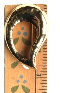 Large Teardrop Modern BROOCH Comma PIN  Hammered Metal Gold-tone Vintage Jewelry - Picture 1 of 7