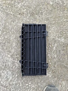GRIGLIA PROTEZIONE RADIATORE NERO VENT KTM HUSQUARNA FC FE TC TE EXC SXF - Foto 1 di 6