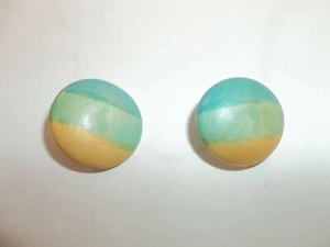 ROUND GOLD & GREEN TONES CLIP EARRINGS - Picture 1 of 2