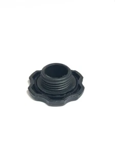 Cap Oil Filler For NPR NQR NRR REACH 4HE1 4BD1 3.9L 5.2L 95-25 8941332075 - Picture 1 of 5