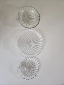 23 Piece Lot Vntg Anchor Hocking Clamshell Clear Glass Plates And Bowls - Picture 1 of 8