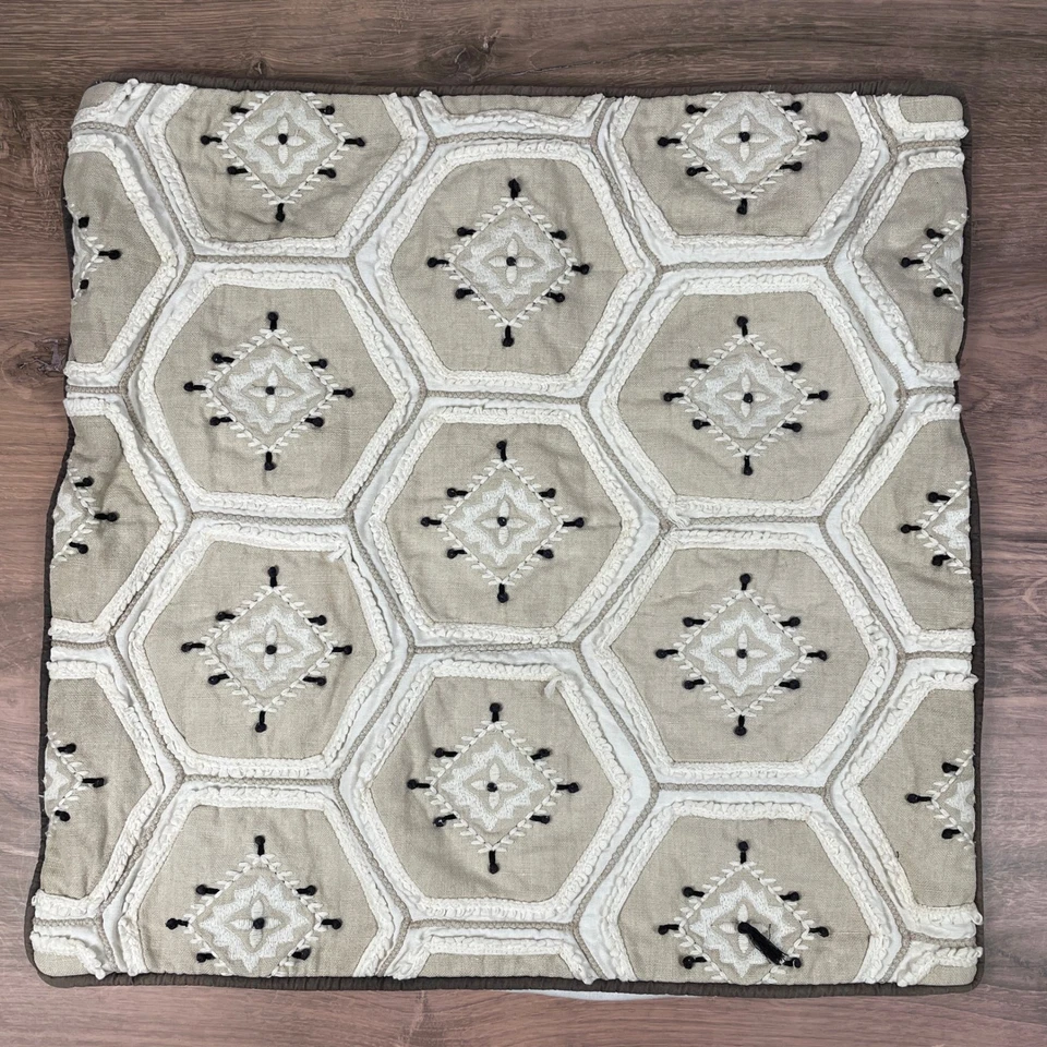 Funda de almohada con acento bordado Pottery Barn decoración geométrica de granja 18x18 Foto 1 de 4