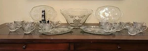 Juego de ponche de vidrio vintage Anchor Hocking cosecha uvas con tazas y bandejas para bocadillos - Imagen 1 de 23