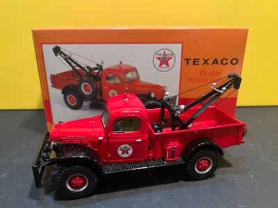 1/34 1ST GEAR TEXACO 24 HR 1947 DODGE POWER WAGON TOW TRUCK 18-2481 RED - Image 1 of 4