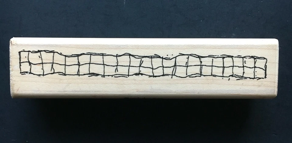 Sello de goma montado en madera Stampington & Company CRAZY CUT CHECKER BORDER Foto 1 de 4