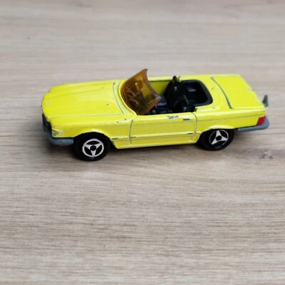 AUTO MAJORETTE MERCEDES 350 SL GIALLO 1:60 N°213 INTERNI NERI MADE IN FRANCE - Immagine 1 di 4