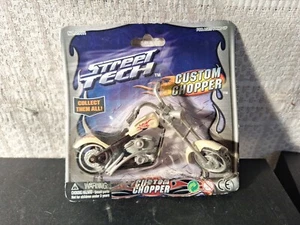STREET TECH CUSTOM CHOPPER Juguete Motocicleta Nº 23111 - 2006 Playmind LTD. - Imagen 1 de 2