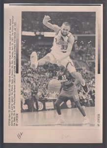 Grant Hill 1997 Pistons Leaping Vintage A/P Laser Wire Photo with caption - Picture 1 of 1
