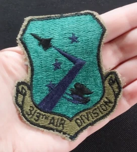 VINTAGE USAF 313th AIR DIVISION EMBROIDERED AIR FORCE US MILITARY PATCH - Picture 1 of 7