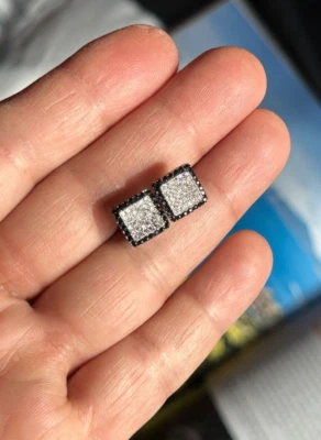 Aretes de 10 mm con diamantes de laboratorio negros y transparentes rellenos de oro de 10K para hombre Foto 1 de 2