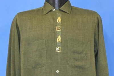 CAMISA MASCULINA VINTAGE ANOS 50 ASAS VERDE BORDADA GOLA LAÇO LEÃO BOTÃO PARA BAIXO P - Imagem 1 de 4