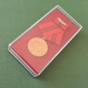 Medaglia DDR - Ordine - per meriti nell'amministrazione della giustizia - colori bronzo - Foto 1 di 3