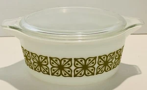 Vintage Pyrex Green Verde Round Flowers Casserole Dish 2.5 Qt 475 with Lid - Picture 1 of 6