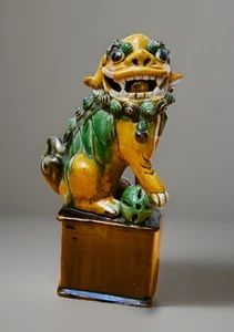 Vintage Chinese Porcelain Foo Dog Famille Vert Glaze 9.5” Impressive Details - Picture 1 of 8