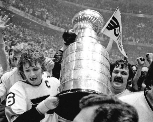 Philadelphia Flyers 1974 Bobby Clarke y Bernie Parent - impresión fotográfica de 8" x 10" Foto 1 de 1