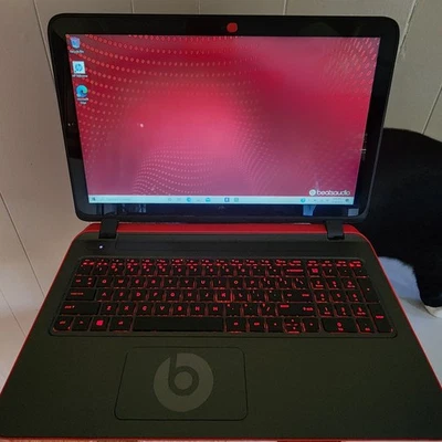 Portátil HP Beats 15 15-p030nr táctil 15,6" A10-7300 R6 1,9 GHz / 8 GB / 1 TB HDD Foto 1 de 4