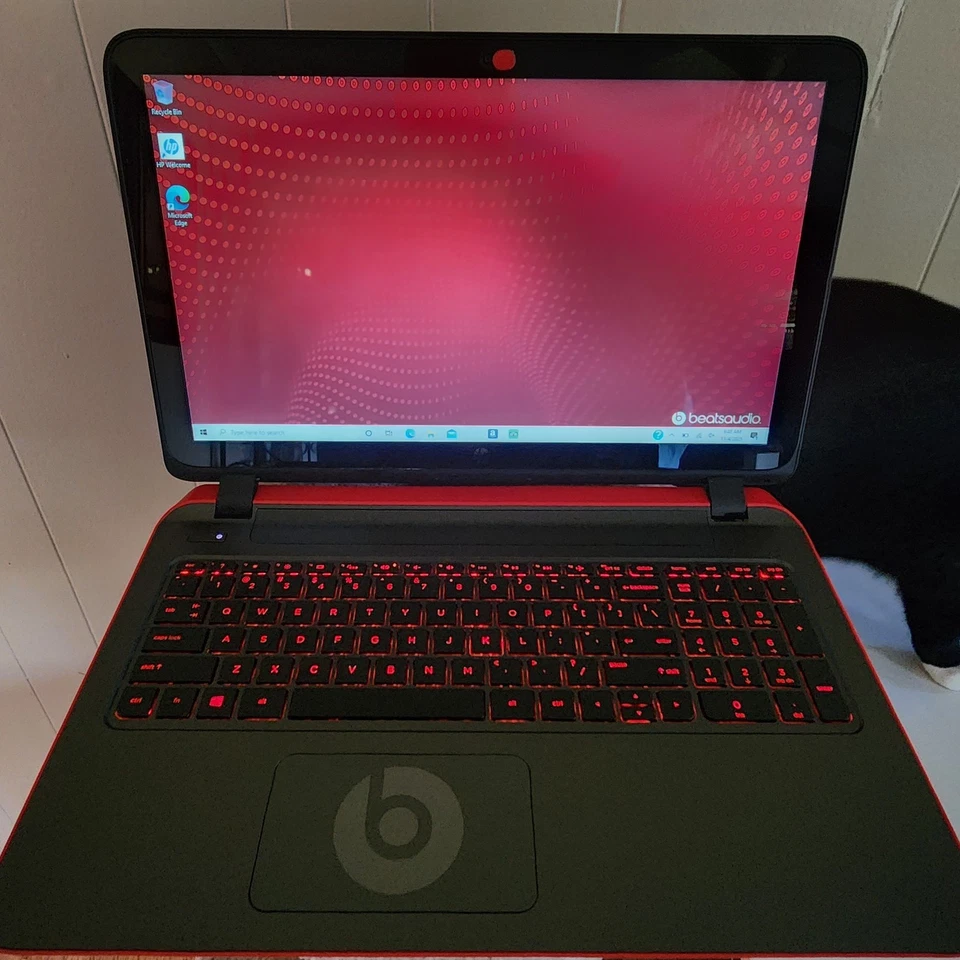 HP  Beats 15 15-p030nr Touch 15.6" Laptop A10-7300 R6 1.9GHz / 8GB / 1TB HDD - Image 1 of 4