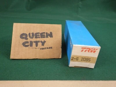 Nuevo de Lote Antiguo Trw S-2095 S2095 Válvulas Motor 2 Piezas Dodge, Chrysler DeSoto 315 V8 Foto 1 de 4