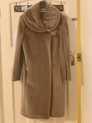 ladies winter coat size 12 - Image 1 of 3