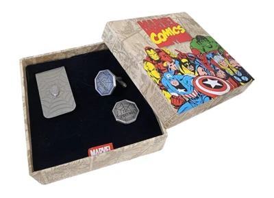 Conjunto na caixa de clipes e abotoaduras de dinheiro Avengers Spider-man MARVEL Comics na caixa, na caixa - Imagem 1 de 2
