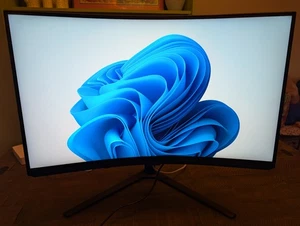 Odyssey Neo G8 32" 4K 240Hz 1ms(GtG) Quantum HDR2000 Curved Matte Gaming Monitor - Picture 1 of 9