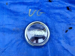 2003 2004 2005 2006 KIA SORENTO / SPORTAGE  STEEL WHEEL CHROME METAL CENTER CAP - Picture 1 of 3