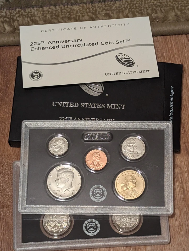 2017 enhanced uncirculated mint set - Image 1 of 1