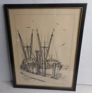 Mid Century Nautical Black Ink Zeichnung von Garnelen Fischerbooten signiert & gerahmt - Bild 1 von 3