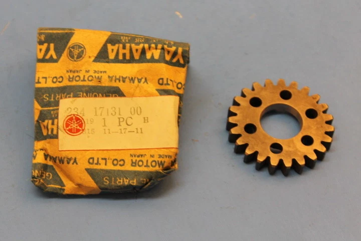 NOS YAMAHA L5T 3RD THIRD PINION TRANSMISSION GEAR 234-17131-00-00 - Image 1 of 4