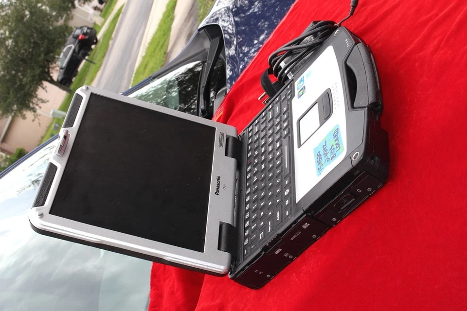 VINILO NEGRO RHINO Panasonic CF-31 i5 MARK1 / 6GB / 256GB SSD/Win 7 Pro 64BIT/  Foto 1 de 4