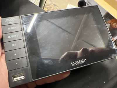 Reloj despertador multicolor La Crosse Technology con puerto de carga USB C87207 Foto 1 de 3