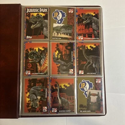 Tarjetas coleccionables Topps Jurassic Park 1993 ¡JUEGO BASE CASI COMPLETO! HOLOGRAMA 1/4 Foto 1 de 4