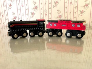 Maison Joseph Battat Nero/Rosso Motore in Legno e Passeggero Treno Auto 094 Magnetico - Foto 1 di 15