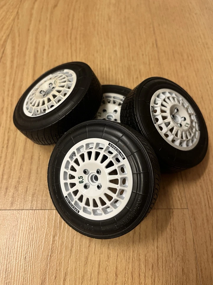 Set Cerchi+pneumatico Lancia Delta Scala 1/8 - Immagine 1 di 1