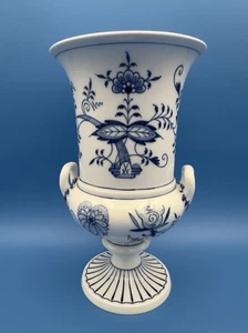 Large 9 5/8" Meissen Porcelain Zweibelmuster Blue Onion Amphora Vase - Picture 1 of 11