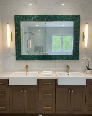 Espejo de piedras preciosas de malaquita hecho a mano - Espejo de pared de piedra verde de lujo para baño Foto 1 de 4