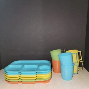 Vintage 12 Piece Colonial Plastics Divided Plates/Cups Multi Colored  - Photo 1 sur 12