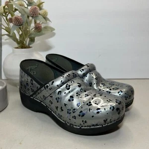 Dansko XP 2.0 Slip-On Clogs Leopard Print Comfort Shoes Gray Women 40/9.5 - Picture 1 of 11