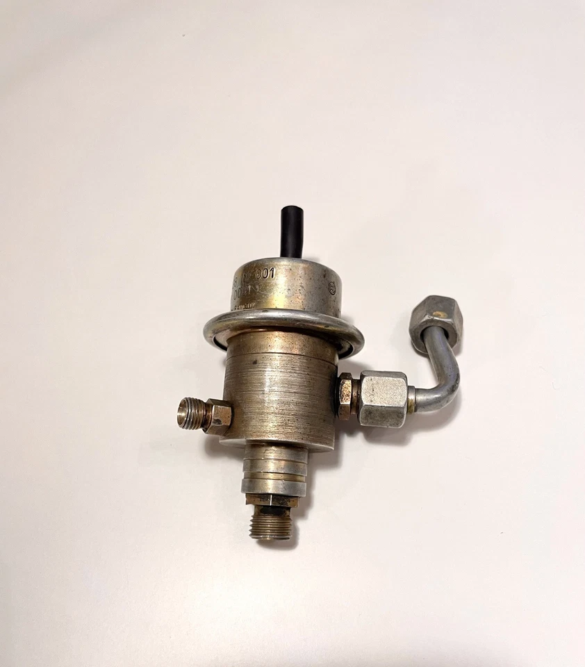 MERCEDES BENZ W124 FUEL PRESSURE REGULATOR BOSCH OEM #0438161001 DR0001 - Image 1 of 4