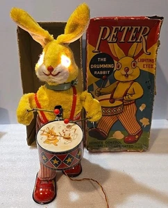 Juguete de hojalata años 50 VIA-Japón bat.op. PETER EL CONEJO TAMBORILEADOR en caja original - Imagen 1 de 24
